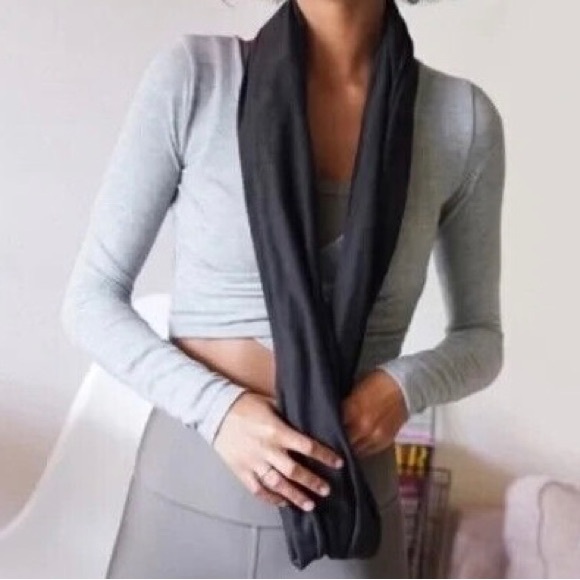 NWT Beyond Yoga Pocket Infiniti Scarf Travel Exercise - Picture 1 of 8